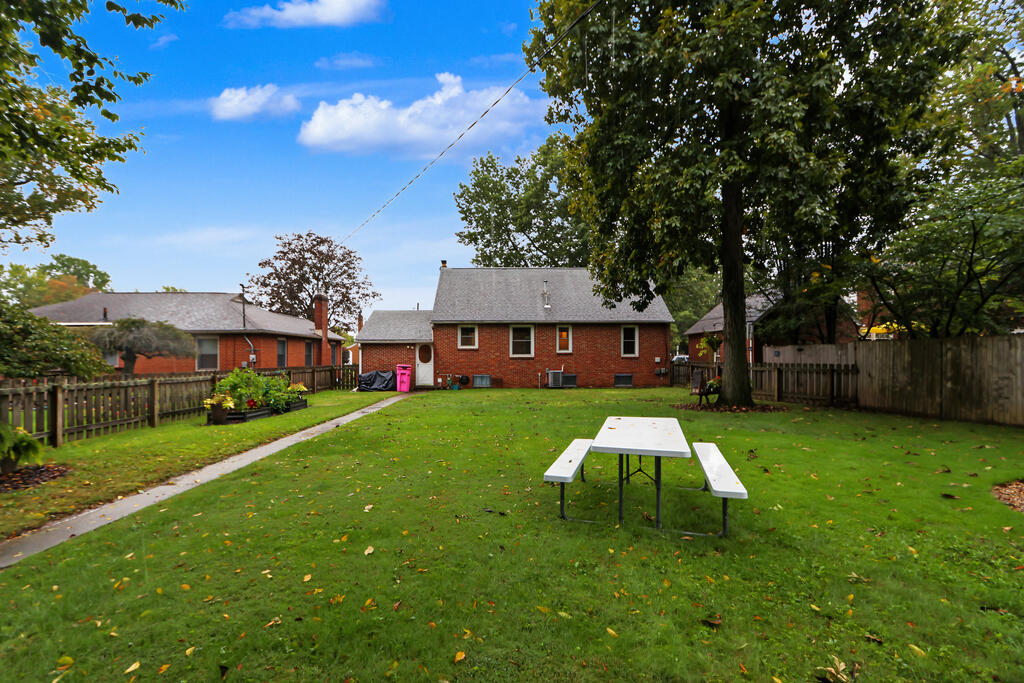 662 Courtright Boulevard Property Photo 36