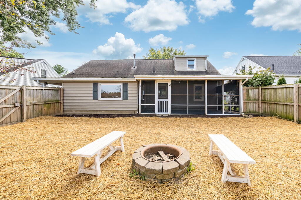 528 Midland Dr Property Photo 4
