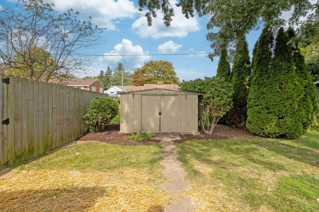 528 Midland Dr Property Photo 5