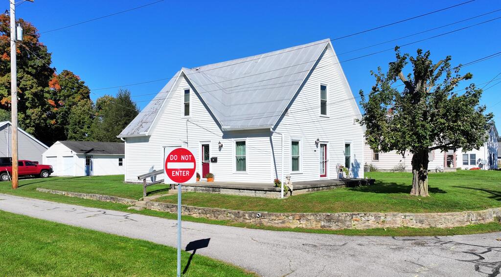 206 School St Property Photo 1