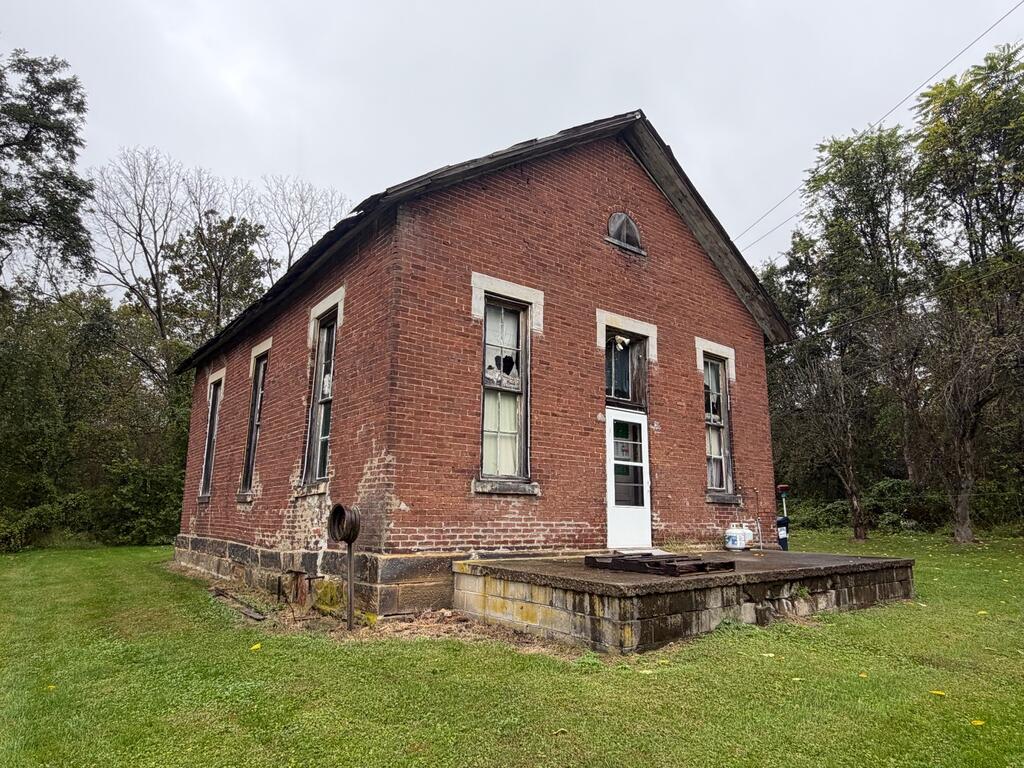 2280 Brownsville Road Se Property Photo 1