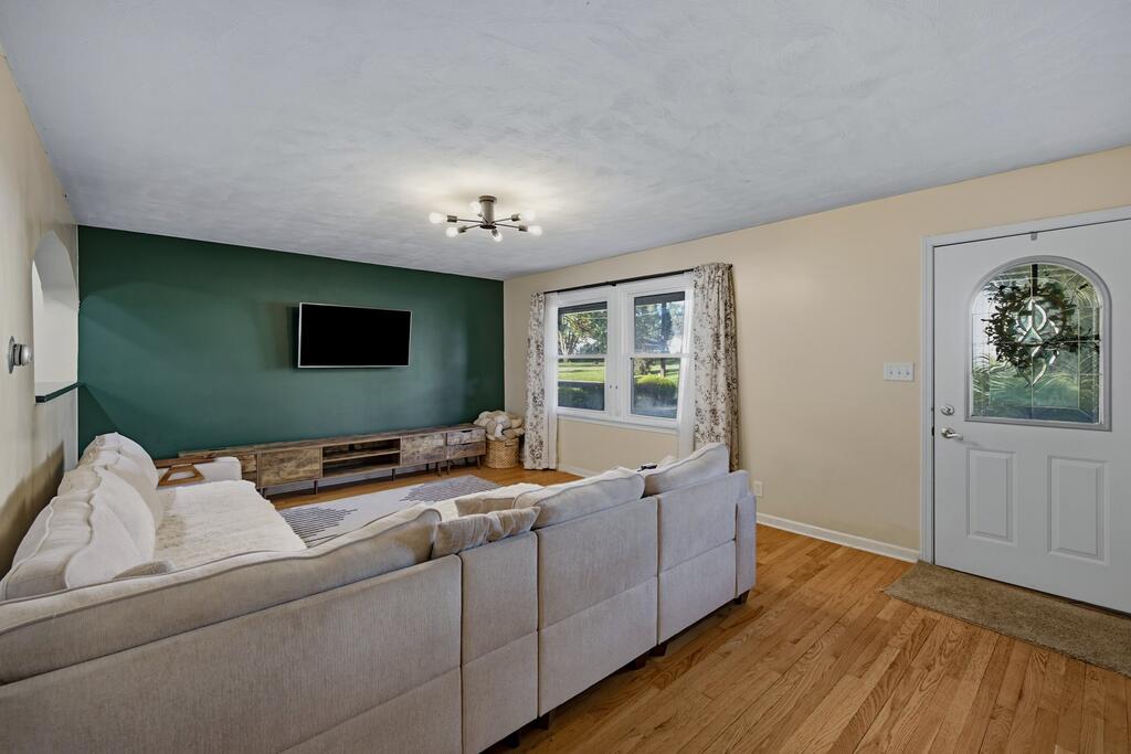 1105 Jackson Dr Property Photo 3
