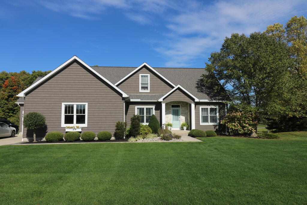 6 Lake View Court Property Photo 1