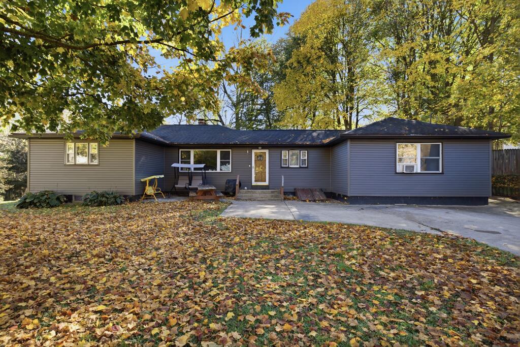 1045 County Road 1175 Property Photo 1