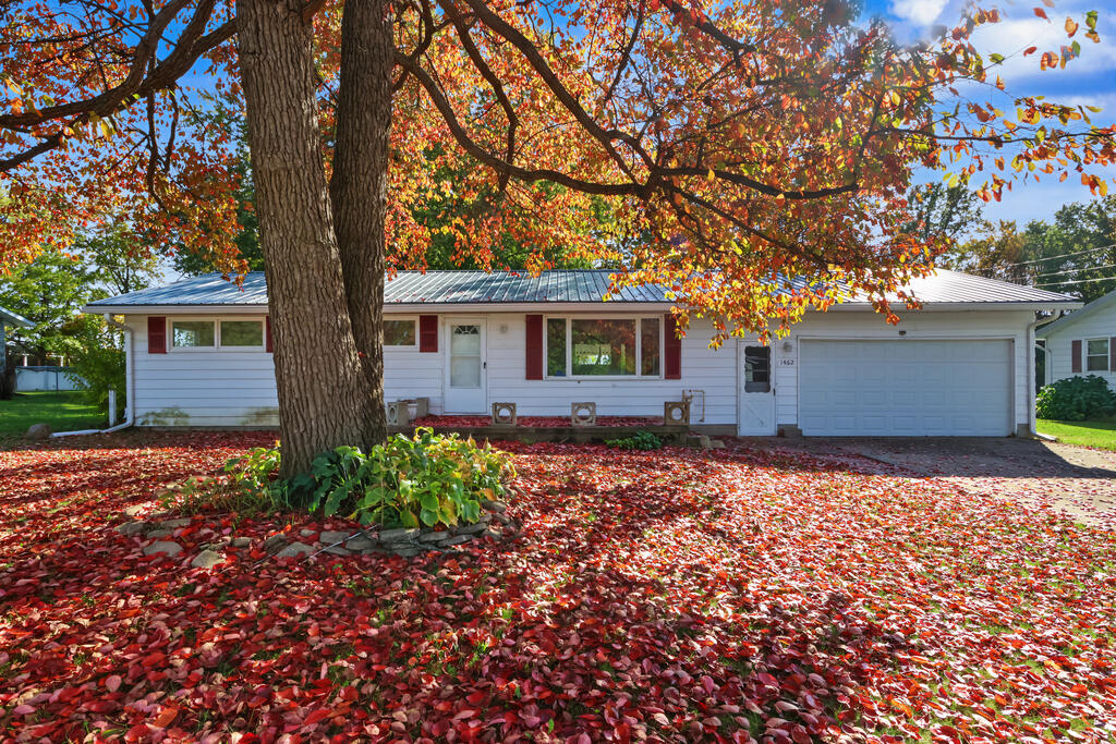 1462 Evergreen Avenue Property Photo 1