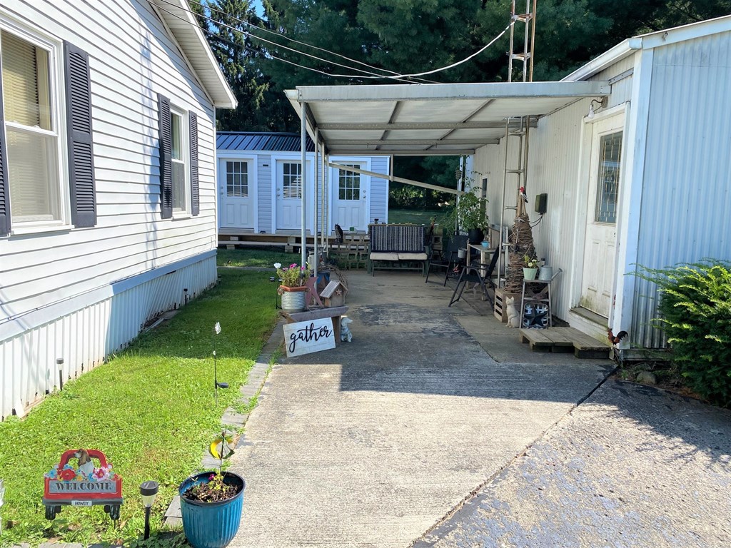 105 Grove Street Property Photo 4