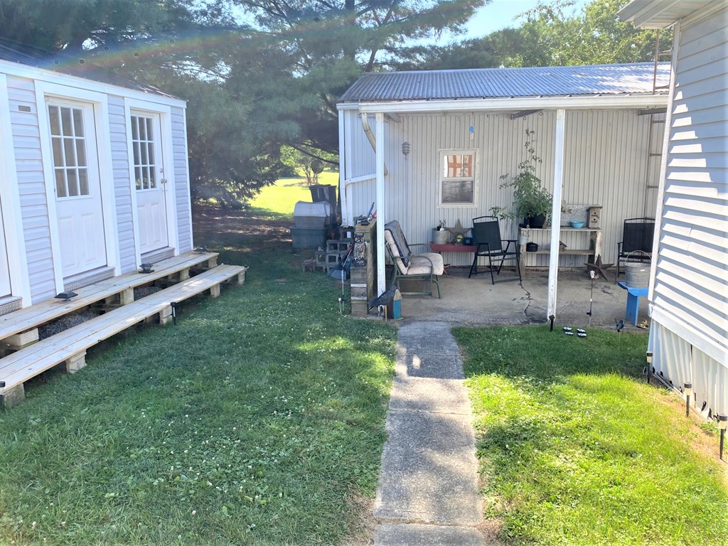 105 Grove Street Property Photo 16