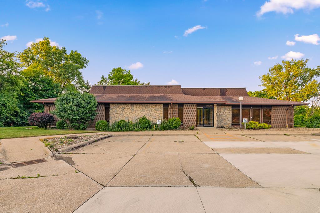 370 Cline Ave. Property Photo 1