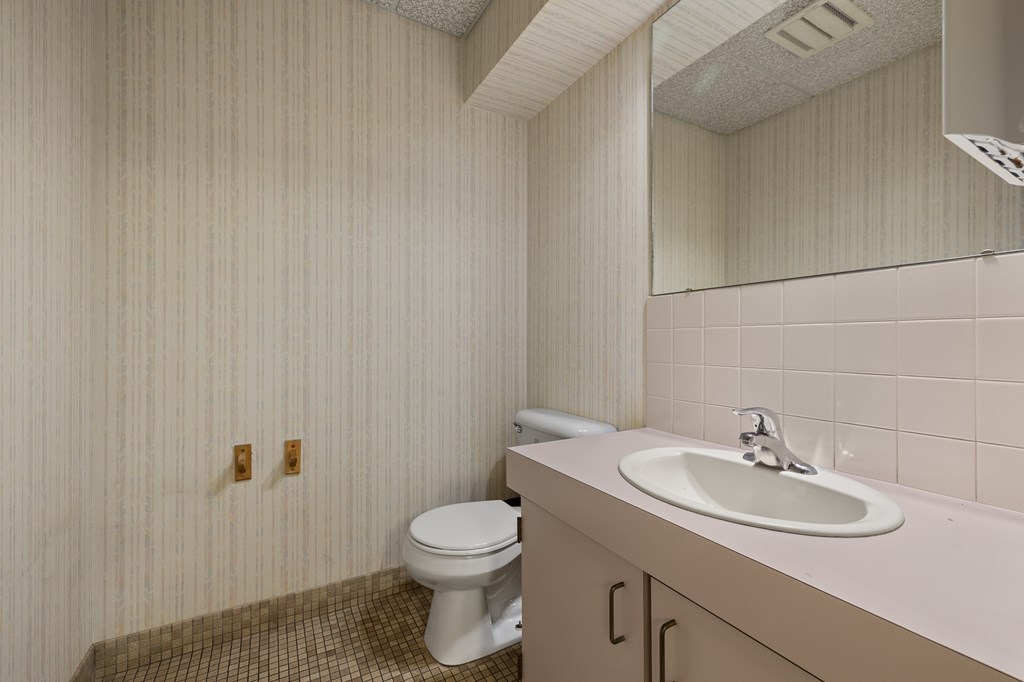 370 Cline Ave. Property Photo 20