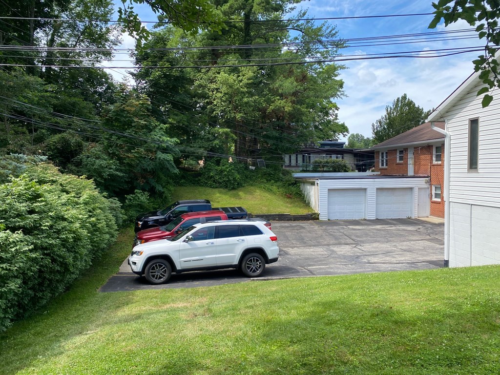 1111 Lexington Ave Property Photo 3