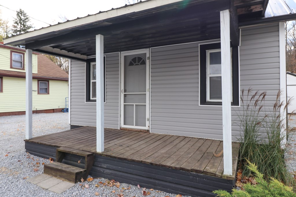 293 Pomerene Property Photo 4
