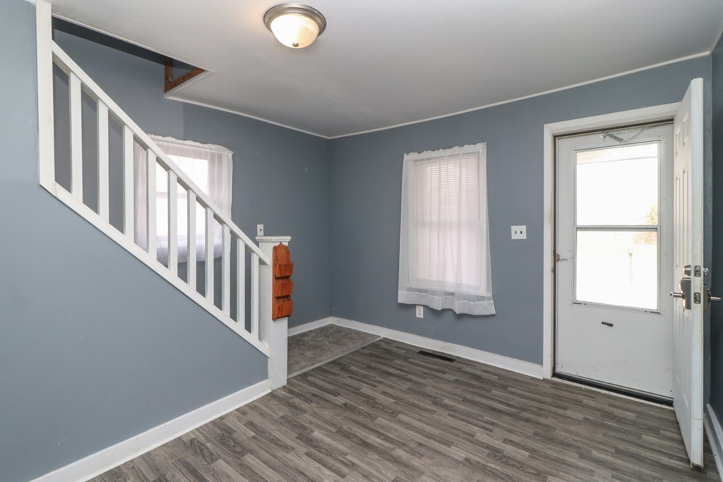 291 Pomerene Property Photo 6