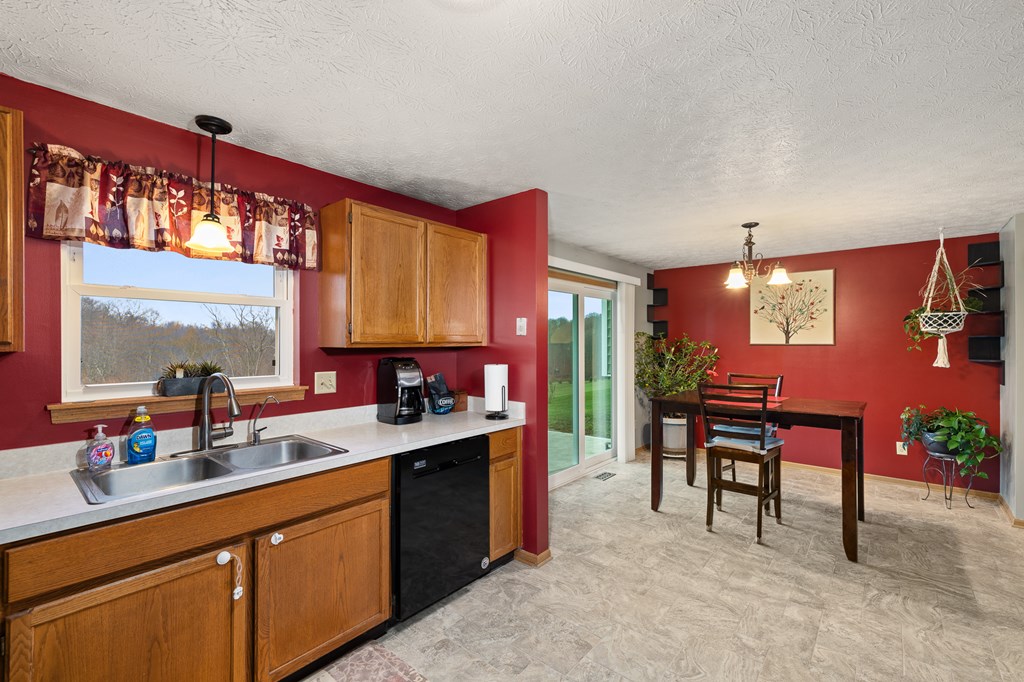 371 Woodruff Rd. Property Photo 9