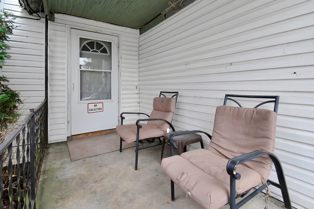 364 Blaine Avenue Property Photo 2