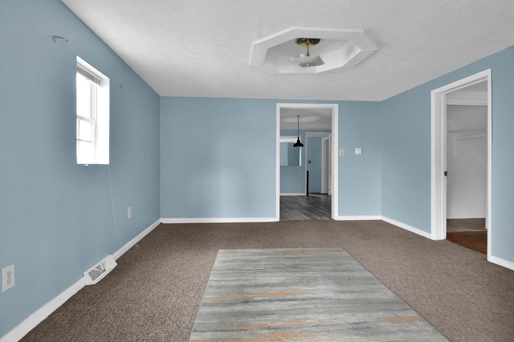 364 Blaine Avenue Property Photo 3