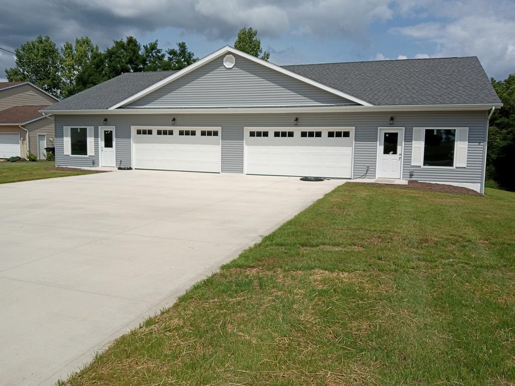 1598 NE Spring Village Lane Property Photo 1