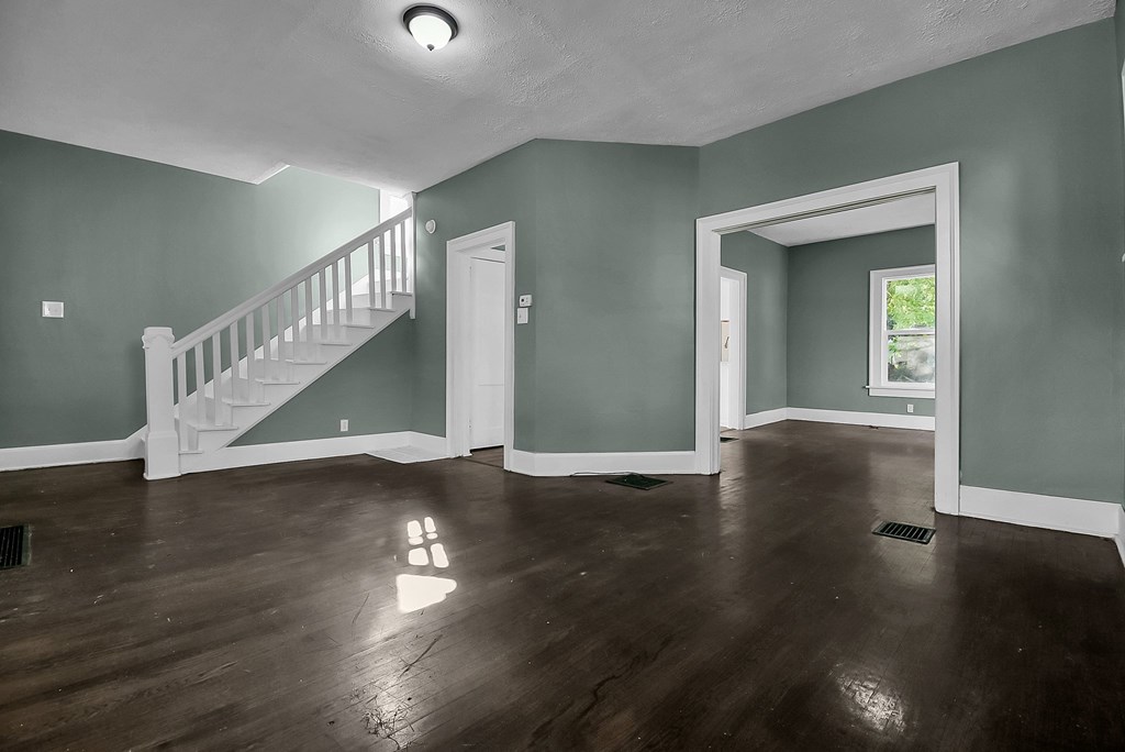 565 Garfield Place Property Photo 4