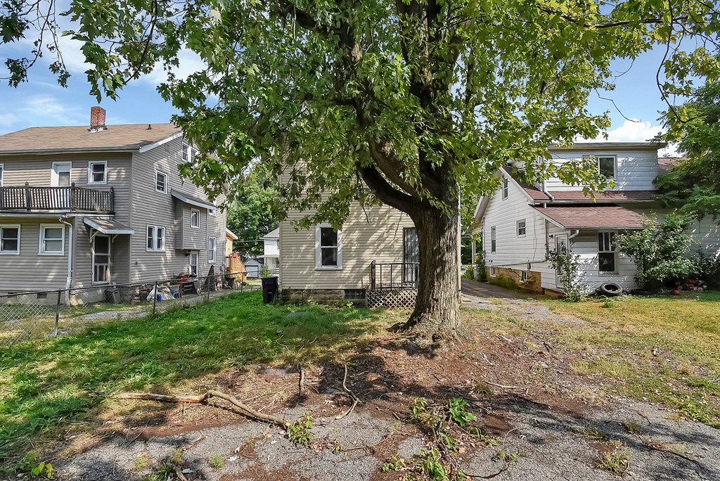 565 Garfield Place Property Photo 24