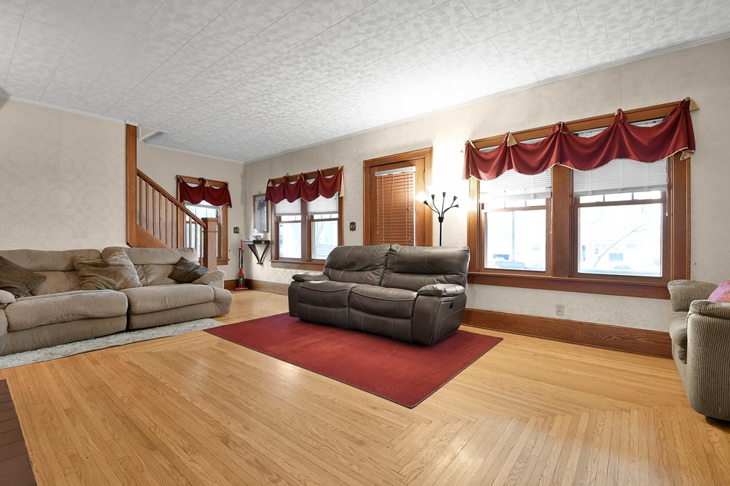 29 Park Ave Property Photo 3