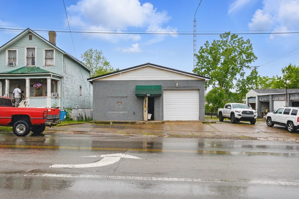 229 N 233-237 Mulberry St. Property Photo 2