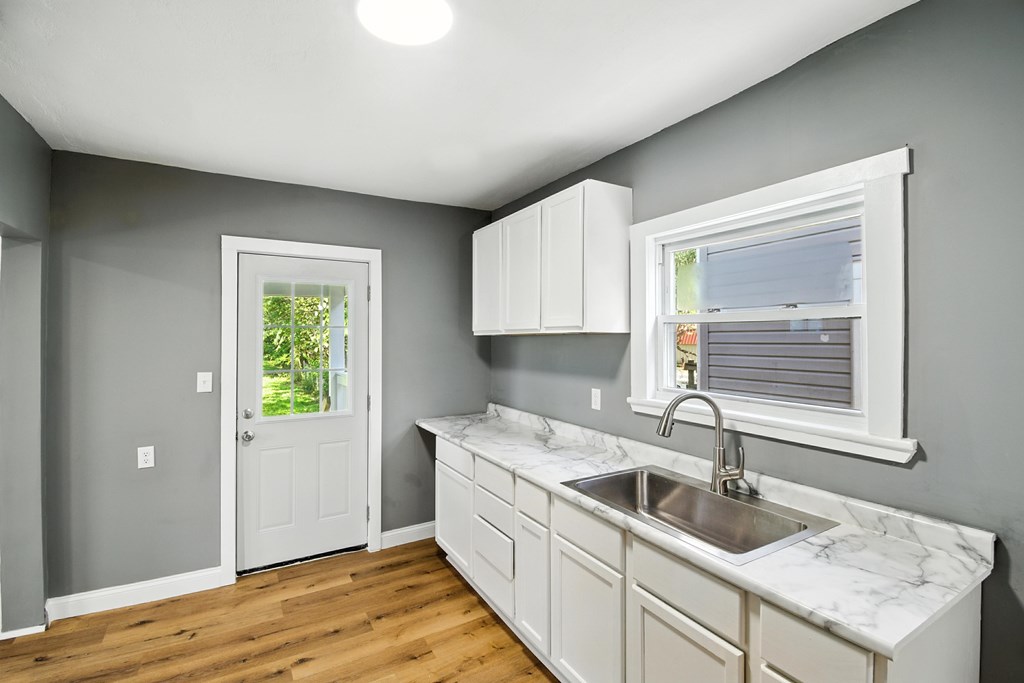 456 Park Street Property Photo 8