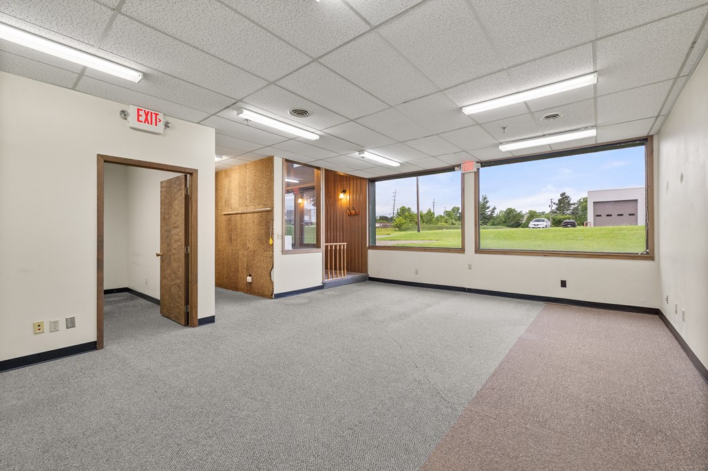 1075 National Parkway Property Photo 4