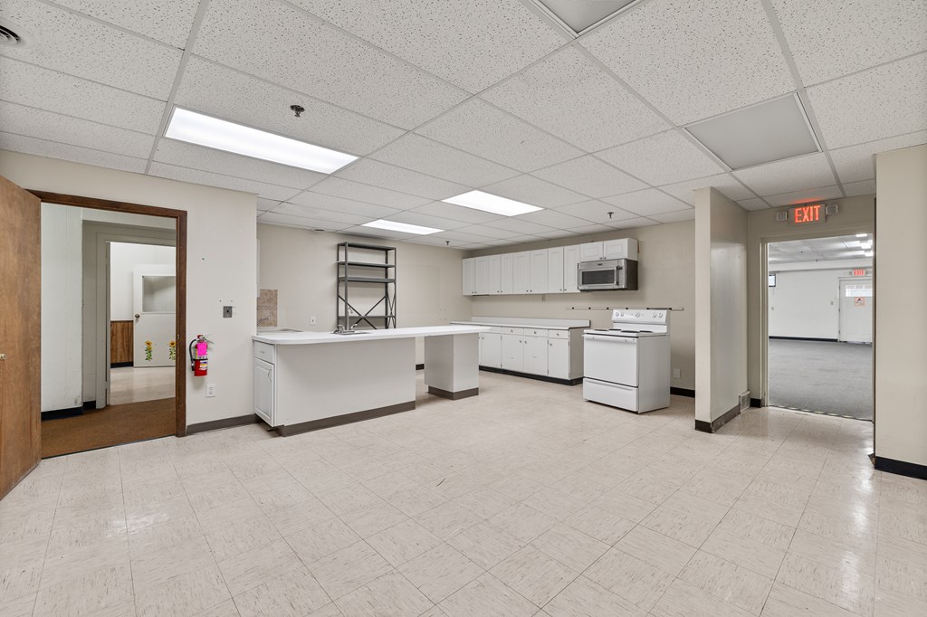 1075 National Parkway Property Photo 6