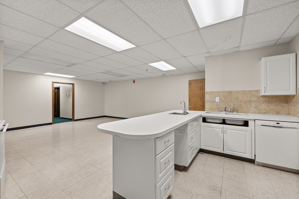1075 National Parkway Property Photo 7