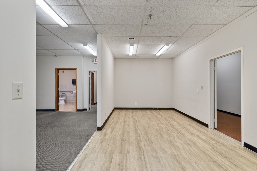 1075 National Parkway Property Photo 12