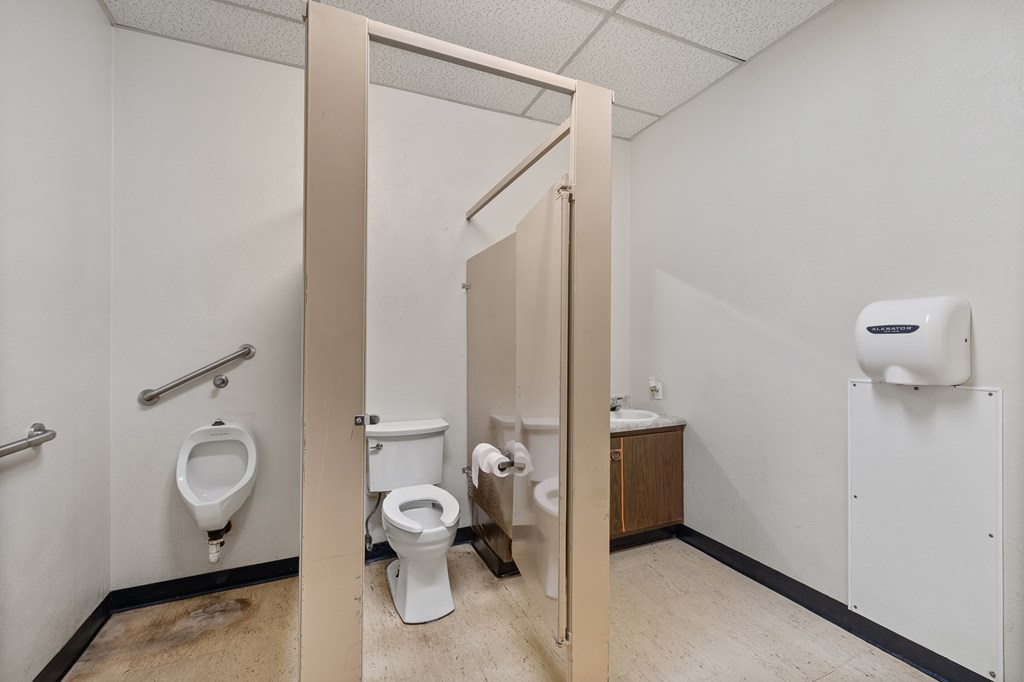 1075 National Parkway Property Photo 17