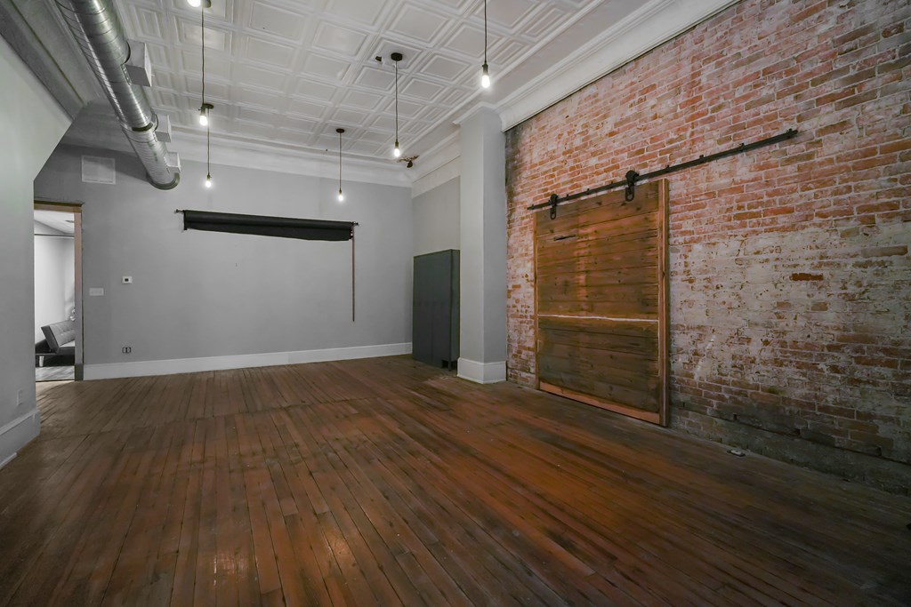 38 E Main Street Property Photo 4