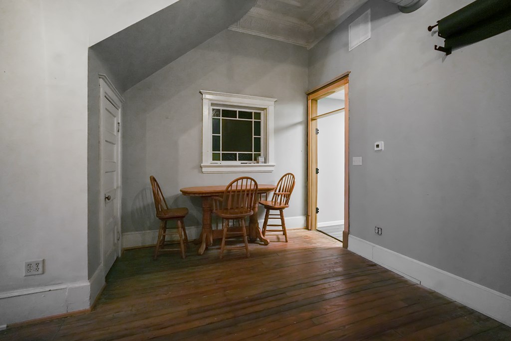 38 E Main Street Property Photo 6
