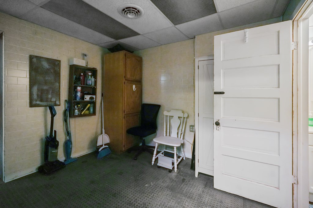 38 E Main Street Property Photo 9
