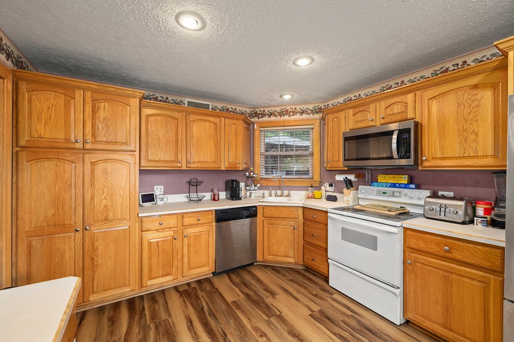 3320 Oakstone Drive Property Photo 10