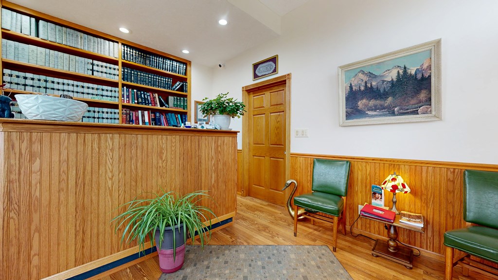 4 W Elm St Property Photo 3