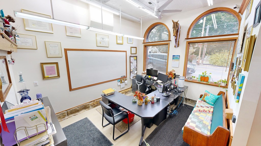 4 W Elm St Property Photo 7