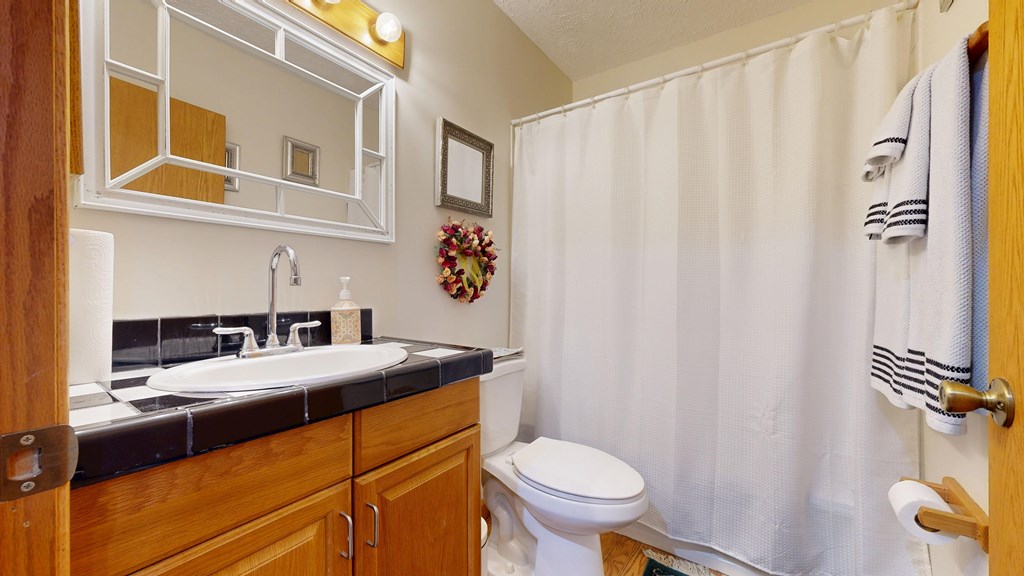 4 W Elm St Property Photo 8