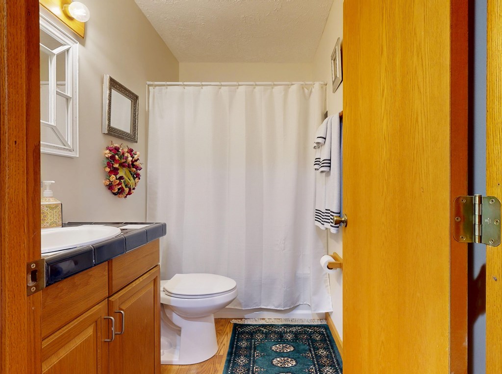 4 W Elm St Property Photo 9