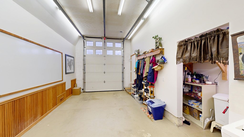 4 W Elm St Property Photo 10