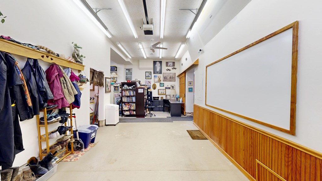 4 W Elm St Property Photo 12