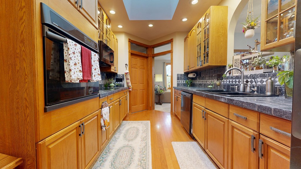 4 W Elm St Property Photo 13