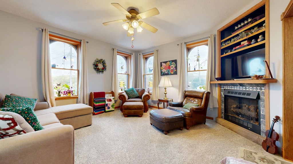 4 W Elm St Property Photo 17