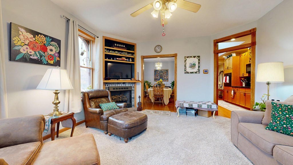 4 W Elm St Property Photo 18