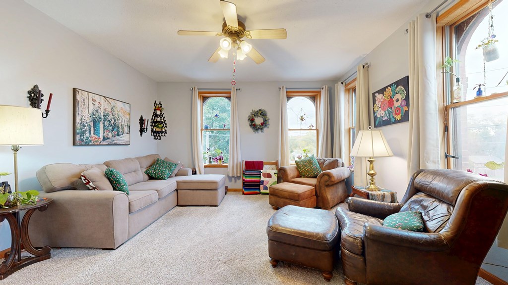 4 W Elm St Property Photo 19