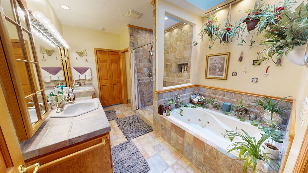 4 W Elm St Property Photo 21