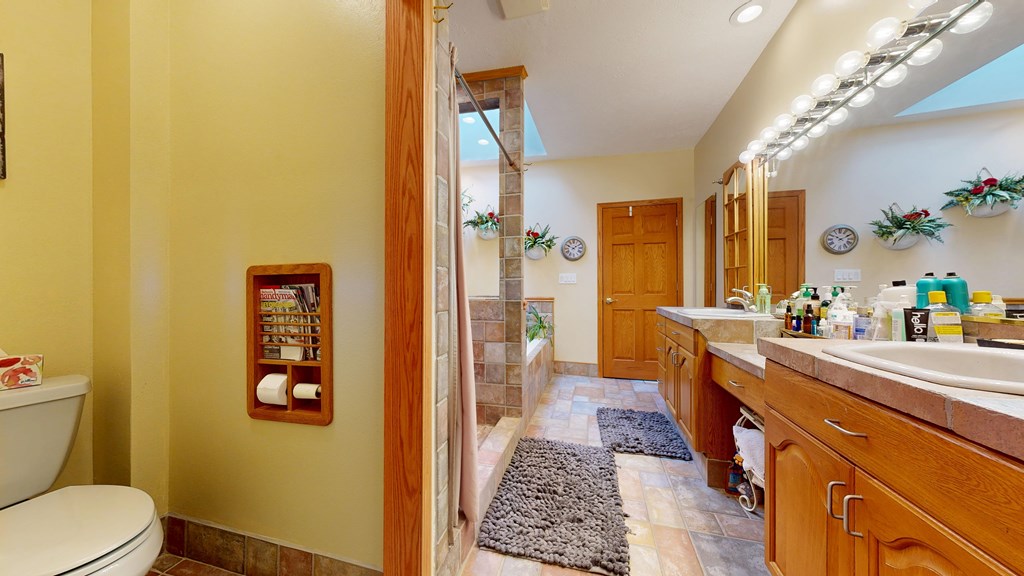 4 W Elm St Property Photo 23