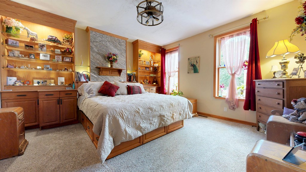 4 W Elm St Property Photo 24