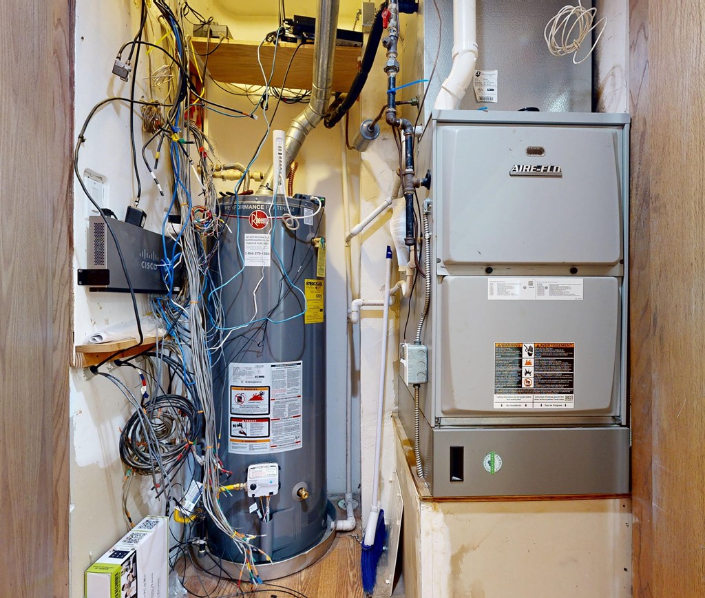 4 W Elm St Property Photo 28