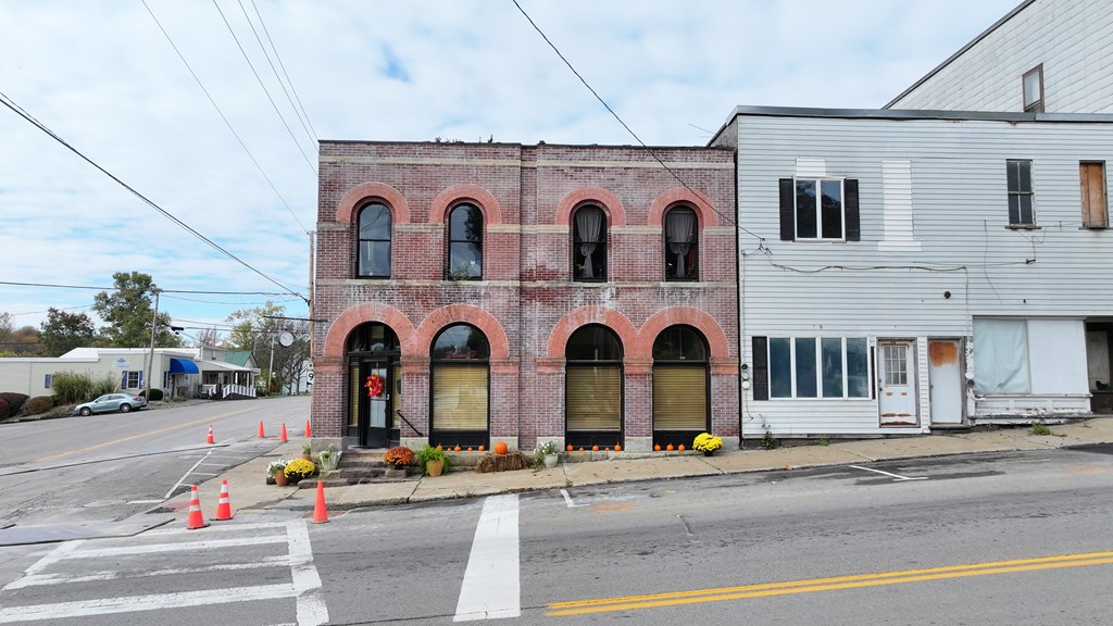 4 W Elm St Property Photo 31