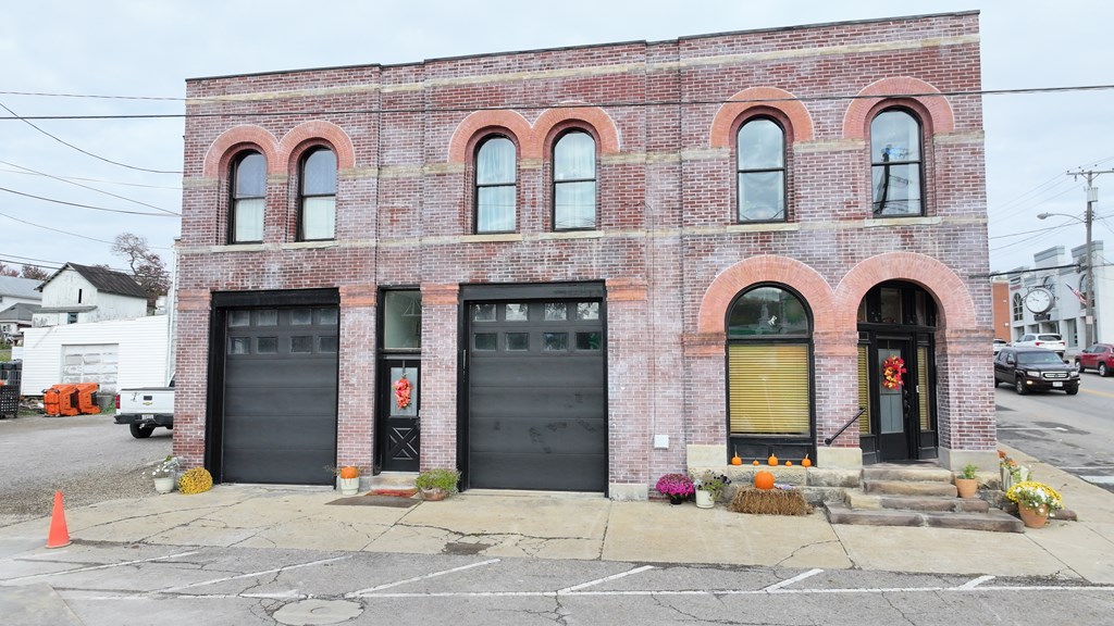 4 W Elm St Property Photo 32